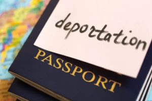 ¿Puedo arreglar papeles si tengo deportación?